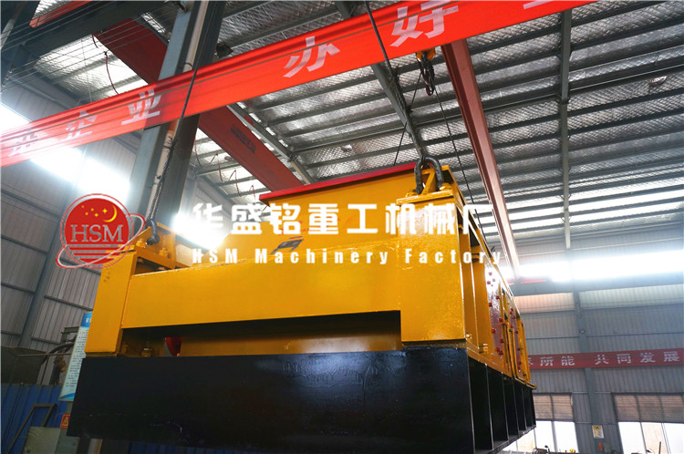 大型液壓對輥破碎機發貨圖