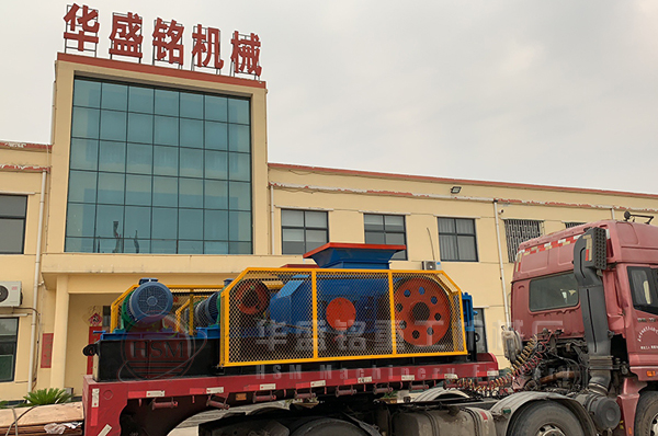 2臺2PG800*600型對輥破碎機發往四川綿陽