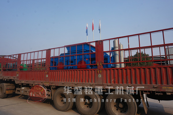 2PGY1212對輥破碎機裝車發(fā)往廣西